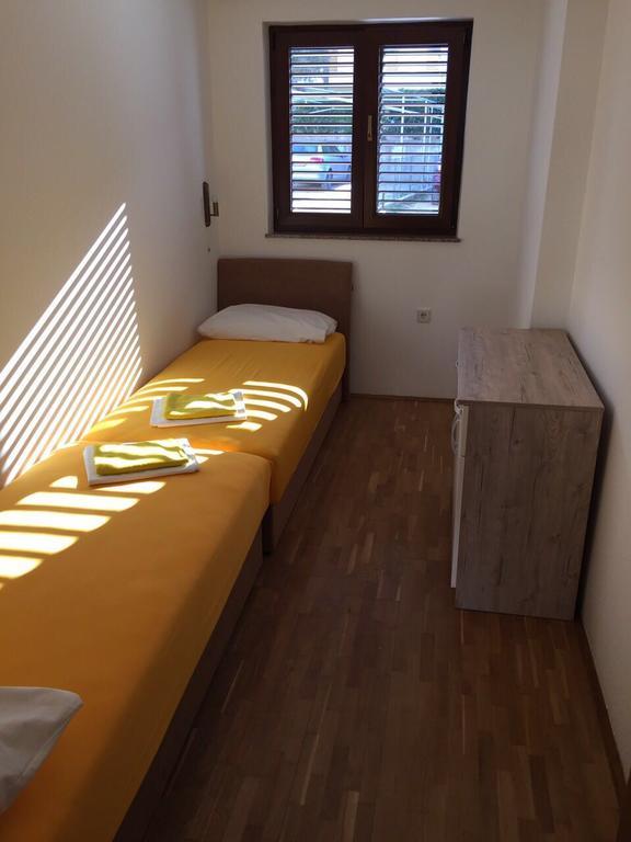 Apartments Dupin Baška Eksteriør billede