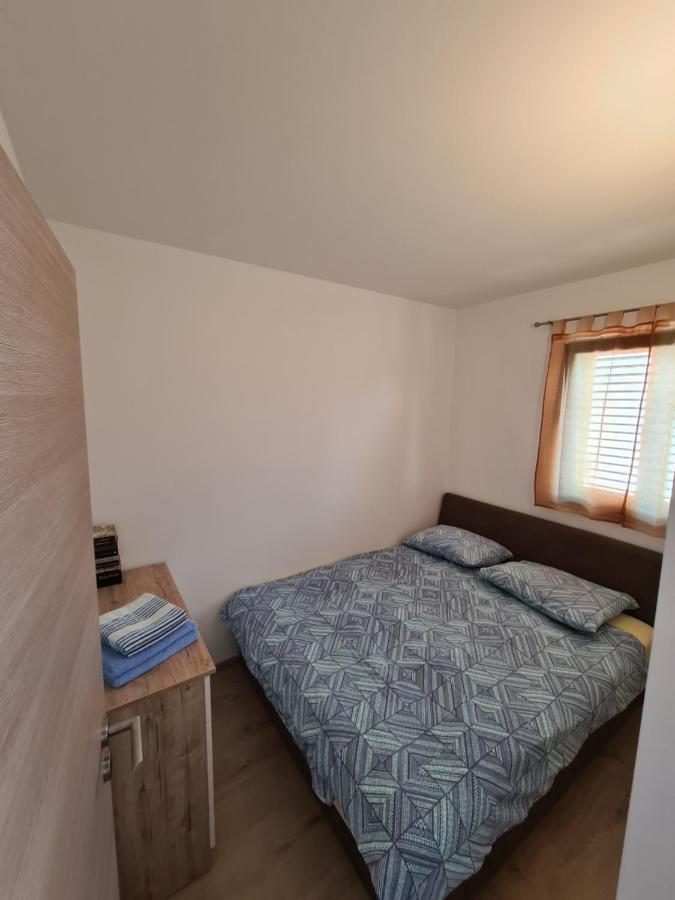 Apartments Dupin Baška Eksteriør billede